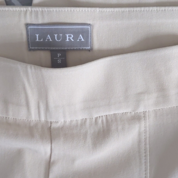 Laura Capri - Picture 2 of 3